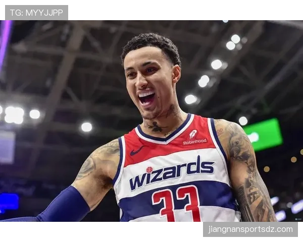 库兹马无球跑动效率提升，拉开空间能力改变奇才进攻结构