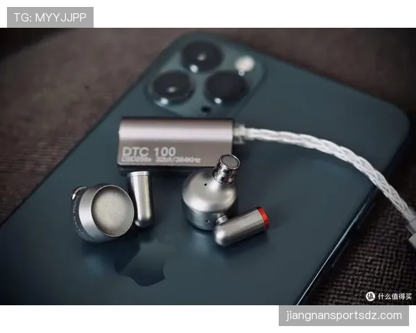 耳机裁判系统如何改变足球判罚效率与沟通规则拆解