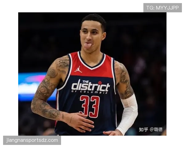 库兹马无球跑位提升三分命中率明显，拉开湖人进攻空间