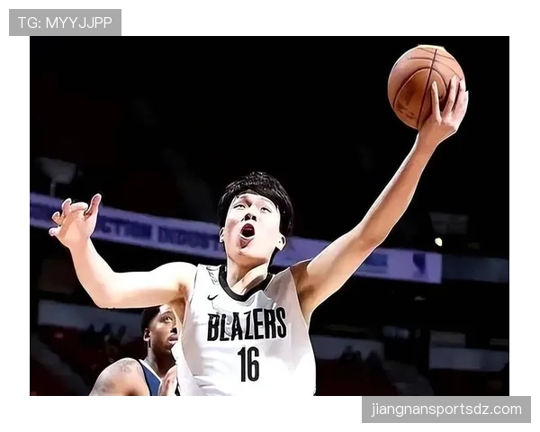 杨瀚森篮下高效得分对比同期内线，展现稳健前场统治力